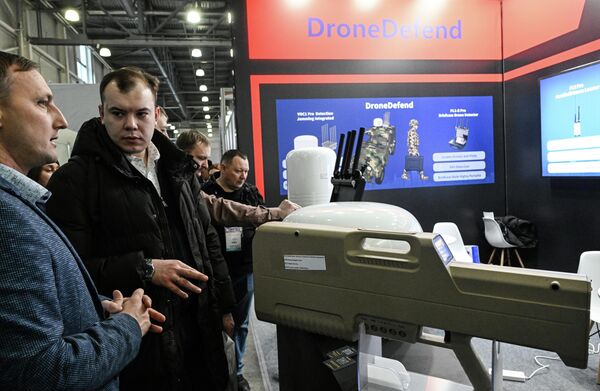 Противодроновое ружье. - Sputnik Латвия