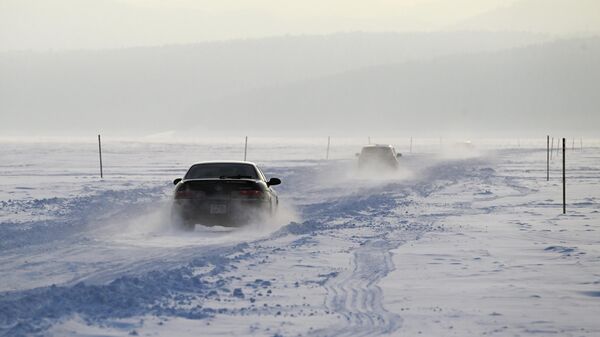 Ледовая автомобильная дорога через Красноярское водохранилище - Sputnik Латвия