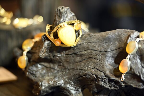 Выставка объединяет профессиональных дизайнеров, производителей и коллекционеров из Европы, Азии, Ближнего Востока и других регионов. - Sputnik Латвия