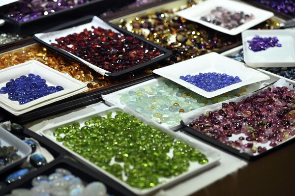 На фото: янтарные изделия на выставке Amber Trip. - Sputnik Латвия