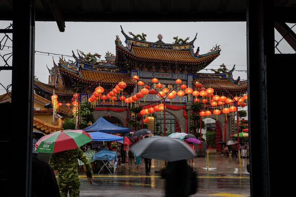 2026 год согласно восточному гороскопу начинается 17 февраля - на второе новолуние после зимнего солнцестояния.На фото: празднование Нового года по лунному календарю в Малайзии. 2026 год согласно восточному гороскопу начинается 17 февраля - на второе новолуние после зимнего солнцестояния.На фото: празднование Нового года по лунному календарю в Малайзии. - Sputnik Латвия