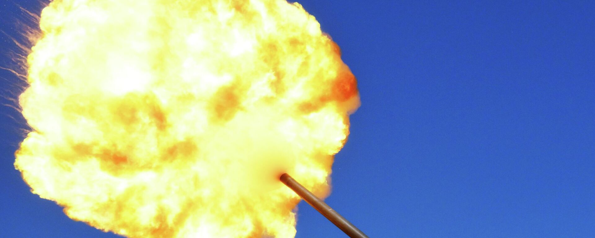 САУ Малка пробивает путь российской пехоте в Донбассе - Sputnik Латвия, 1920, 19.02.2026