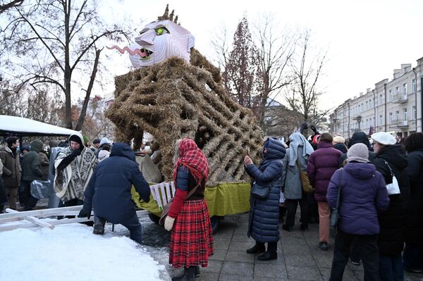 Обязательный пункт программы на Масленицу - сожжение Морэ (или Марены), которая символизирует зиму, смерть и ночь. - Sputnik Латвия