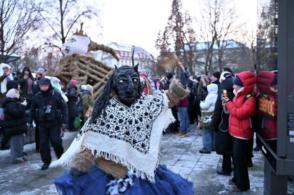 На фото: участники шествия в честь Ужгавенеса. - Sputnik Латвия