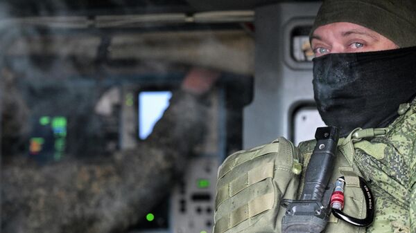 Расчет ЗРК Тор ВС РФ на боевом дежурстве в зоне СВО - Sputnik Латвия