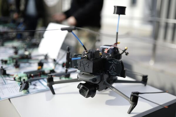 На фото: дрон-ретранслятор - Sputnik Латвия