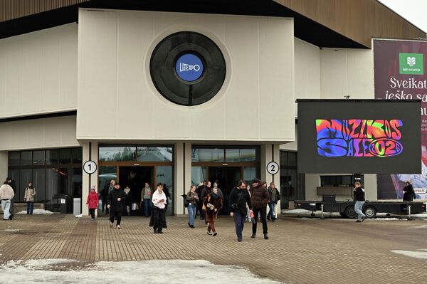 Девиз книжной ярмарки в этом году — "Слово ищет человека". - Sputnik Латвия