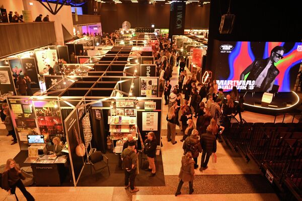 В рамках выставки запланировано более 100 встреч читателей с писателями. - Sputnik Латвия