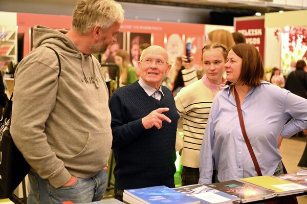 На фото: гости Вильнюсской книжкой ярмарки. - Sputnik Латвия