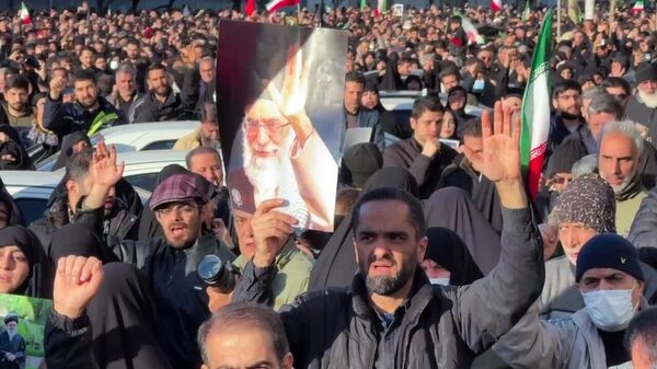 Митинг памяти погибшего верховного лидера Ирана аятоллы Али Хаменеи - Sputnik Латвия