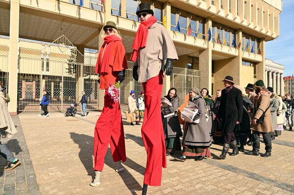 Колонна прошла по улицам Старого города от площади Независимости до Кафедральной площади. - Sputnik Латвия