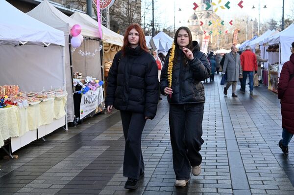 А главная новинка этого года ждет посетителей на Кафедральной площади — здесь создана Dzyvų alėja (Аллея чудес) — главная достопримечательность ярмарки Казюкаса и символическое сердце фестиваля. - Sputnik Латвия