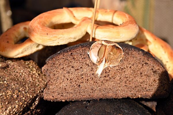 На фото: продукция, представленная на ярмарке Казюкаса в Вильнюсе. - Sputnik Латвия