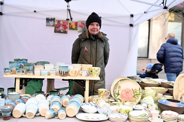 В этом году в ярмарке Казюкаса принимают участие более 1500 торговцев, из которых более 900 мастеров и творцов представят свои изделия ручной работы, а около 600 производителей продуктов питания — свою продукцию. - Sputnik Латвия