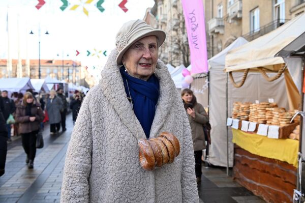 Ярмарка привлекла большое количество посетителей разных возрастов. - Sputnik Латвия