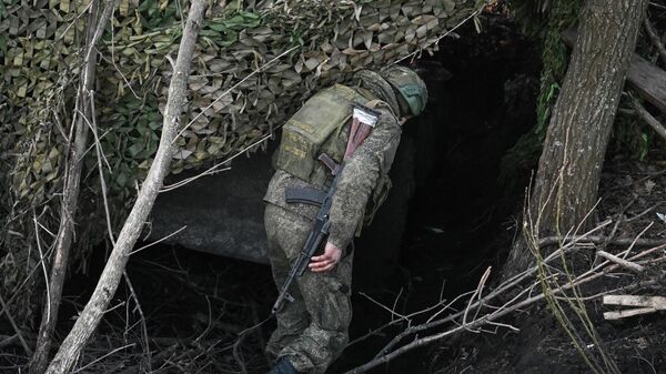 Военнослужащий ВС России в зоне проведения СВО - Sputnik Латвия