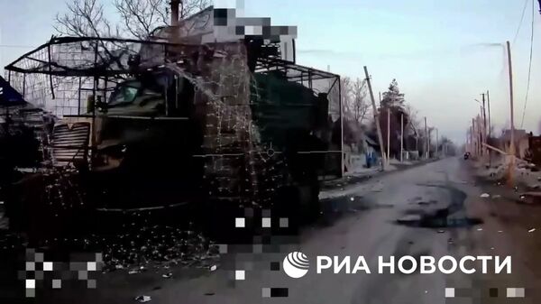 Оператор-спецназовец с позывным Сокол об уничтожении бронеавтомобиля ВСУ MaxxPro  - Sputnik Латвия