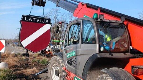 В Огре установили щит в виде эмблемы латышского легиона СС - Sputnik Латвия