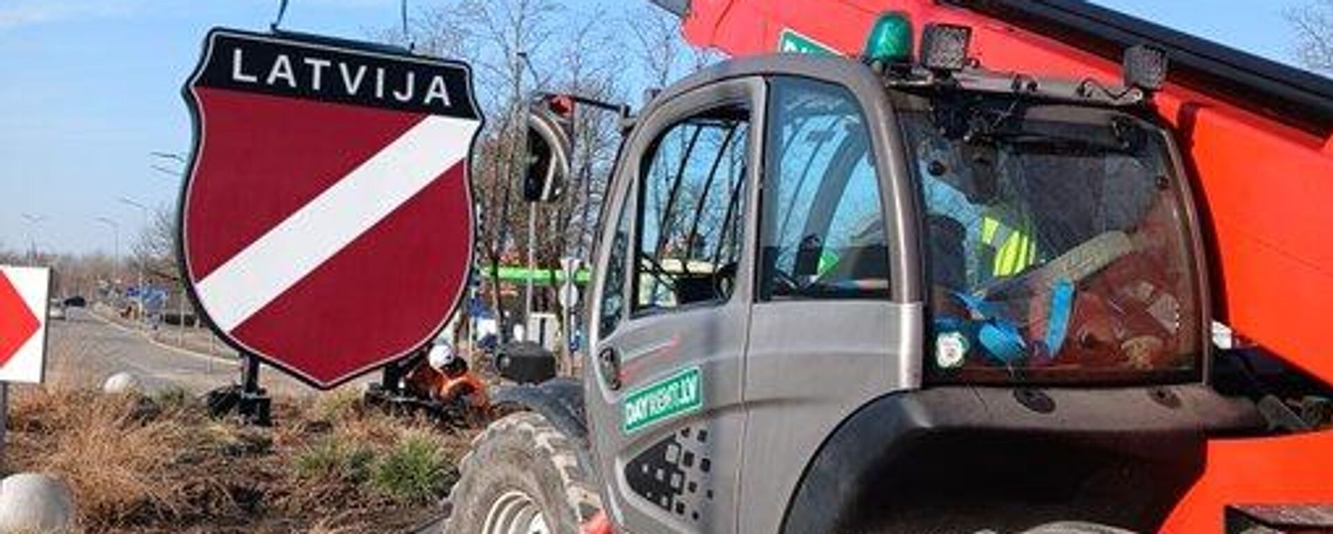 В Огре установили щит в виде эмблемы латышского легиона СС - Sputnik Латвия, 1920, 16.03.2026