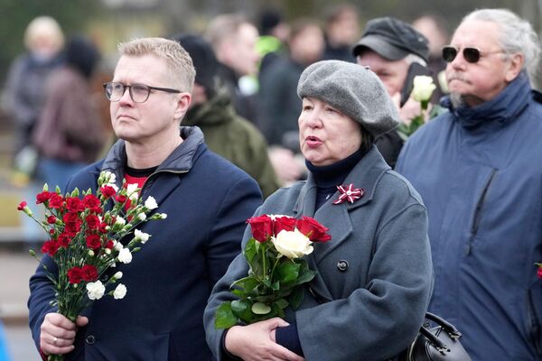 Депутат Рижской думы Лиана Ланга тоже пришла почтить память латышских коллаборантов. - Sputnik Латвия