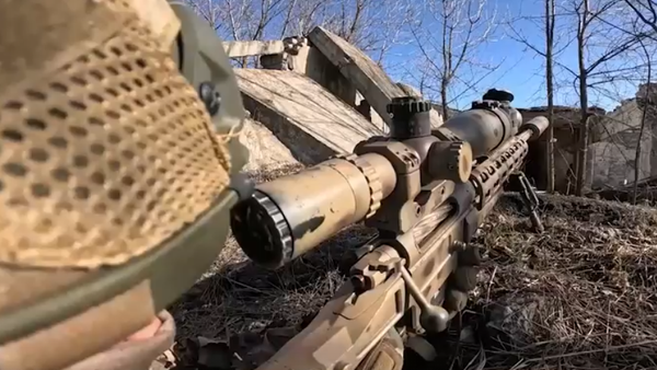 Работа российских снайперов в зоне СВО - Sputnik Латвия