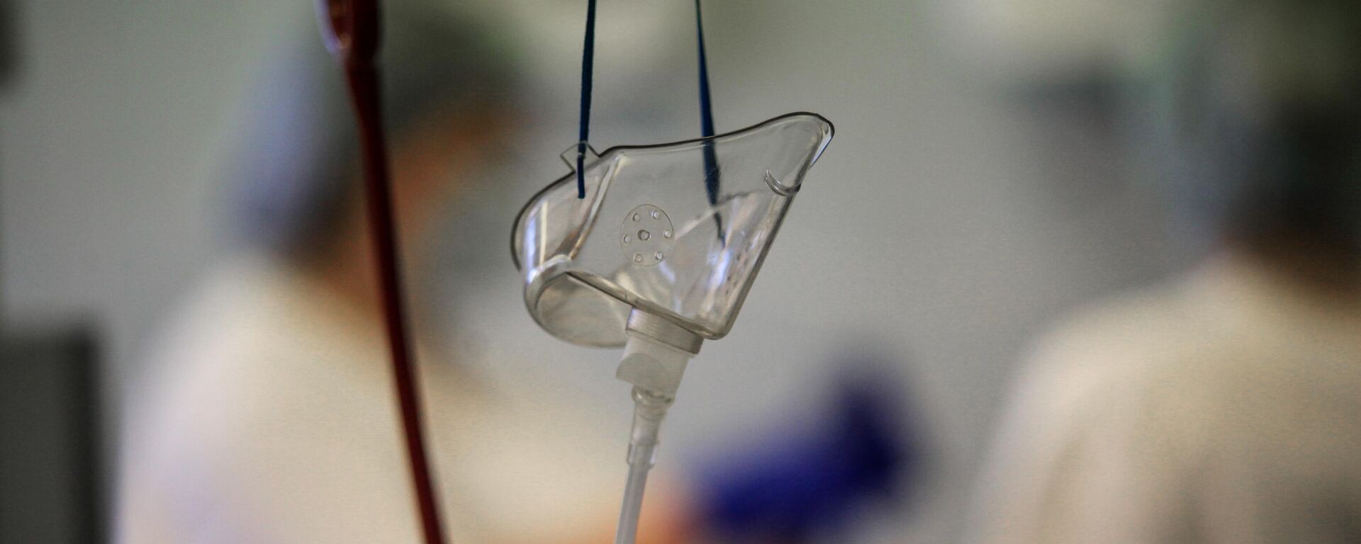 Кислородная маска в операционной - Sputnik Латвия, 1920, 18.03.2026