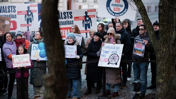 Акция протеста Латвийской Ассоциации диабета у здания Сейма в Риге - Sputnik Латвия