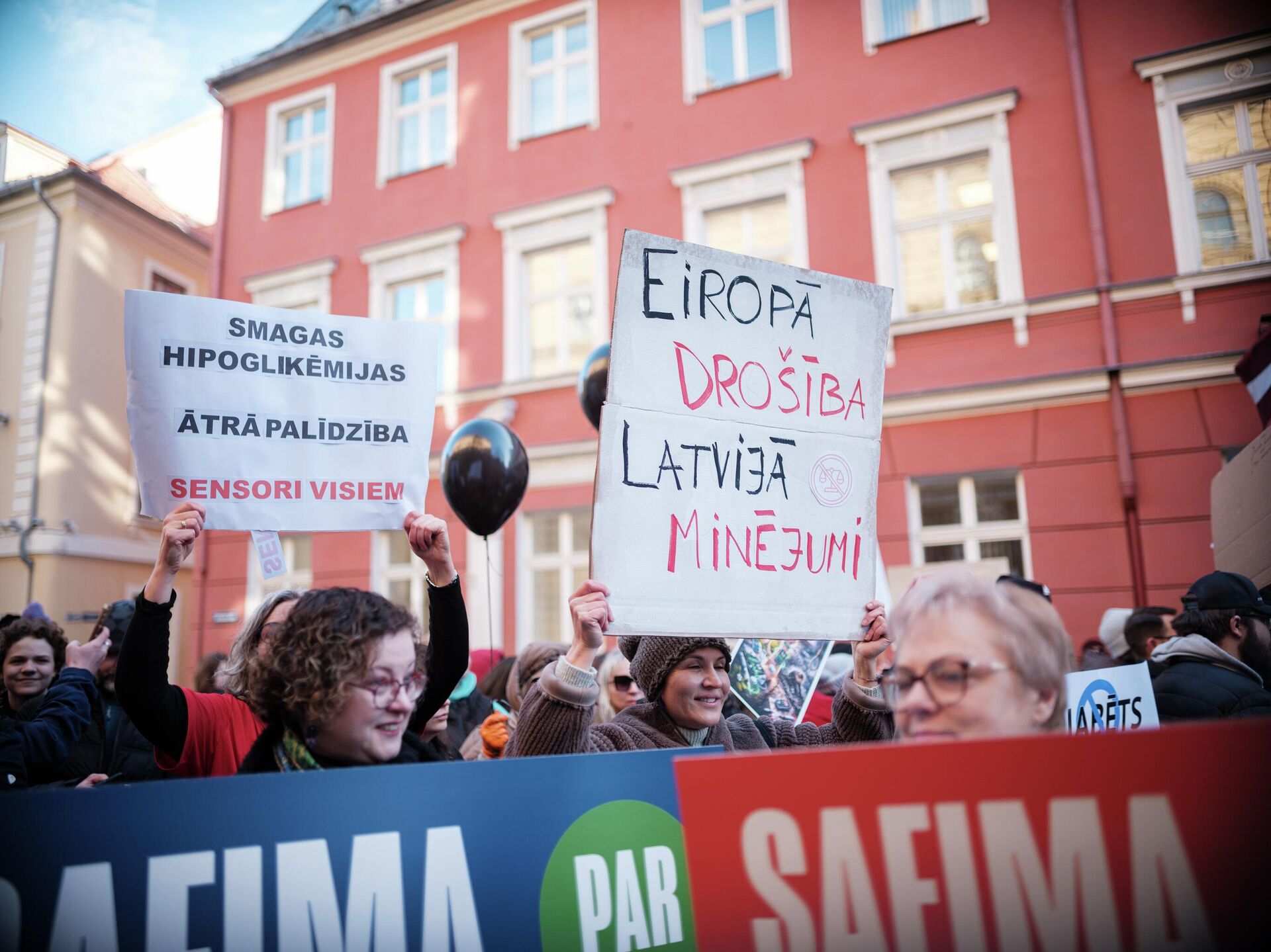 Акция протеста Латвийской Ассоциации диабета у здания Сейма в Риге - Sputnik Латвия, 1920, 19.03.2026