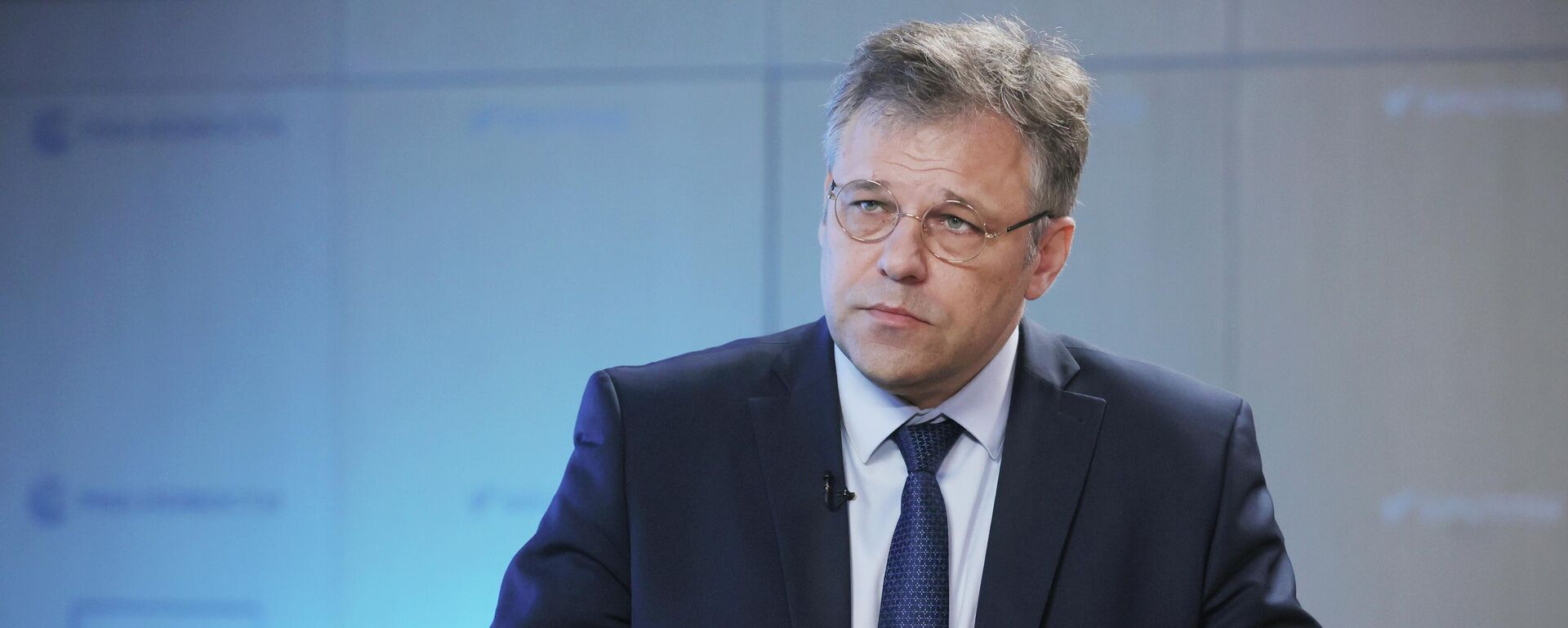 Посол по особым поручениям МИД России по преступлениям киевского режима Родион Мирошник - Sputnik Латвия, 1920, 19.03.2026