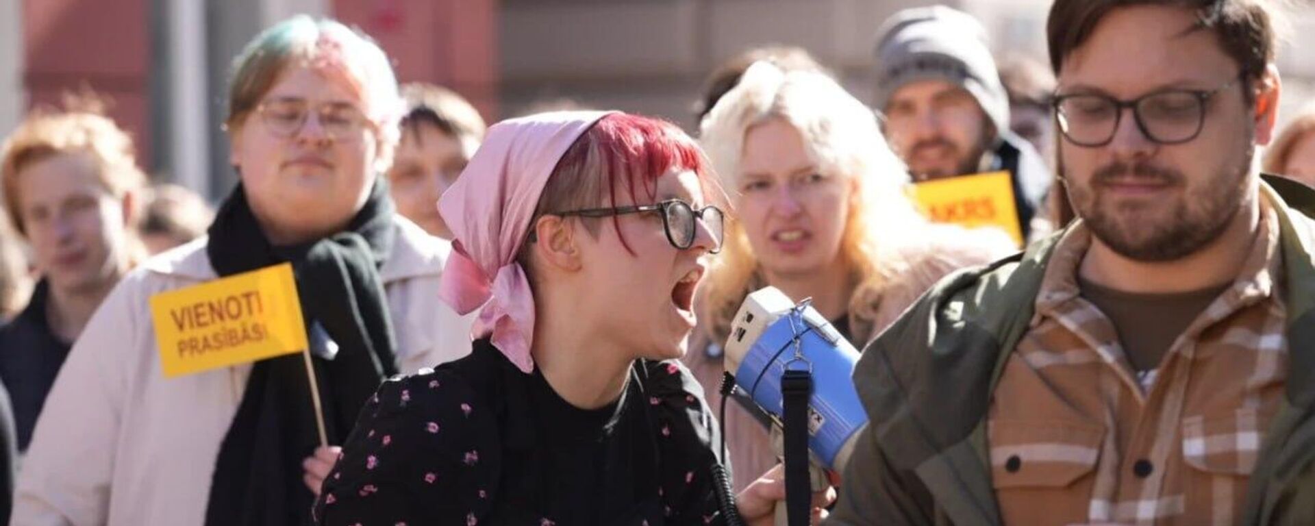 Участники акции протеста в Риге против поправок в Трудовой закон - Sputnik Латвия, 1920, 14.04.2026