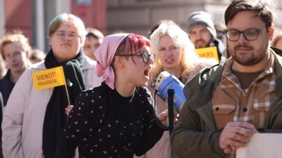 Участники акции протеста в Риге против поправок в Трудовой закон