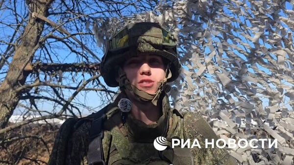 Командир взвода РЭБ сбил 12 дронов ВСУ за выезд, защищая гражданскую машину - Sputnik Латвия