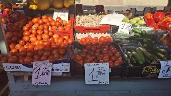 Весенние овощи на Рижском рынке - Sputnik Латвия