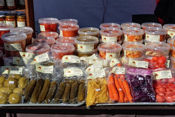 На фото: ассортимент продуктов литовского производства  - Sputnik Латвия