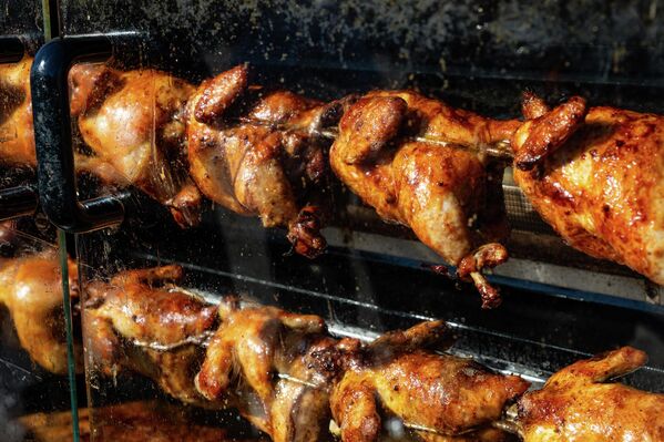 Среди представленных блюд цеппелины, жемайтские блины, картофельные оладьи, суп "Казиукас", домашний хлебный квас - Sputnik Латвия