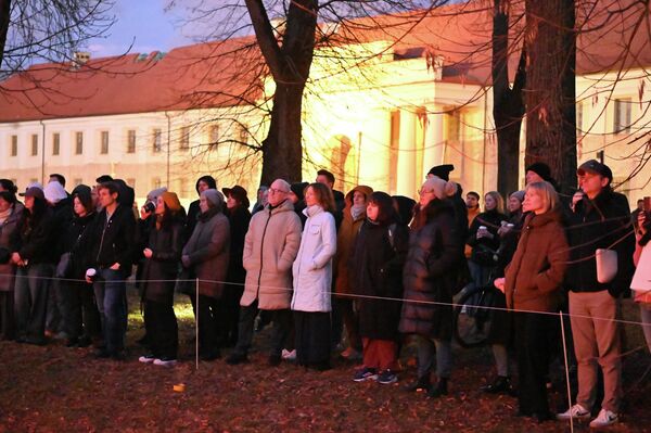 Организаторы и гости праздника открыли символические "ворота весны", которые ознаменовали начало нового времени и пробуждающейся после холодов природы.  - Sputnik Латвия