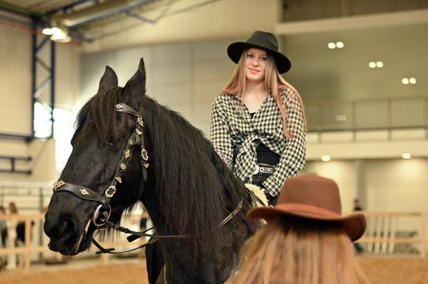 На фото: участники конной выставки Žirgų Grand Show - 2026. - Sputnik Латвия