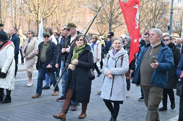 По мнению организаторов, существуют обоснованные сомнения в том, что государственные учреждения должным образом оценивают долгосрочный ущерб природе, общественным интересам и доверию к государственным решениям. - Sputnik Латвия