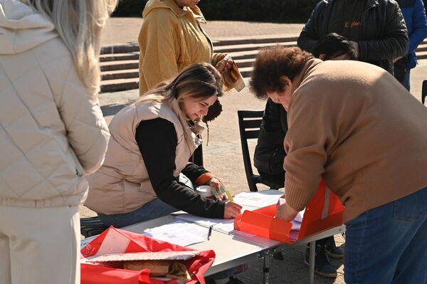 На митинге собирались подписи за резолюцию о сохранении литовских лесов. - Sputnik Латвия