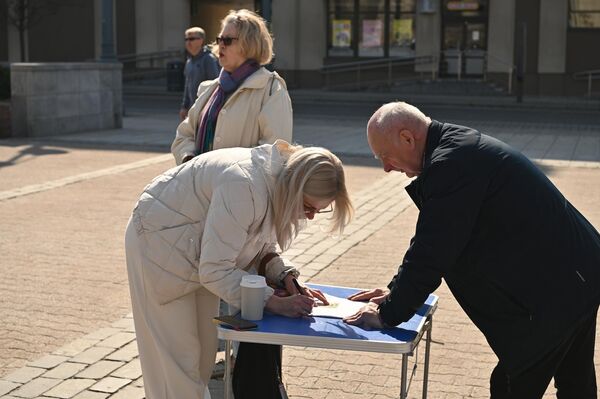 Протестующие намерены представить на рассмотрение Сейма резолюцию, которая будет касаться стратегии Литвы в области лесного хозяйства и сплошных вырубок. - Sputnik Латвия