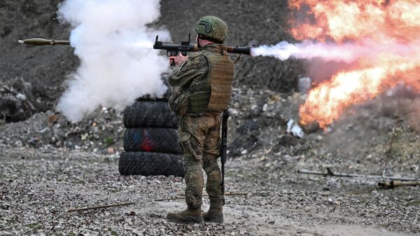Боевое слаживание штурмовиков группировки войск Центр на Днепропетровском направлении СВО - Sputnik Латвия