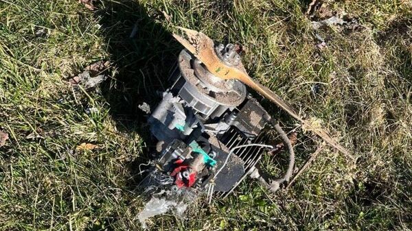 Обломки упавшего дрона в Силмалской волости Резекненского края Латвии - Sputnik Латвия