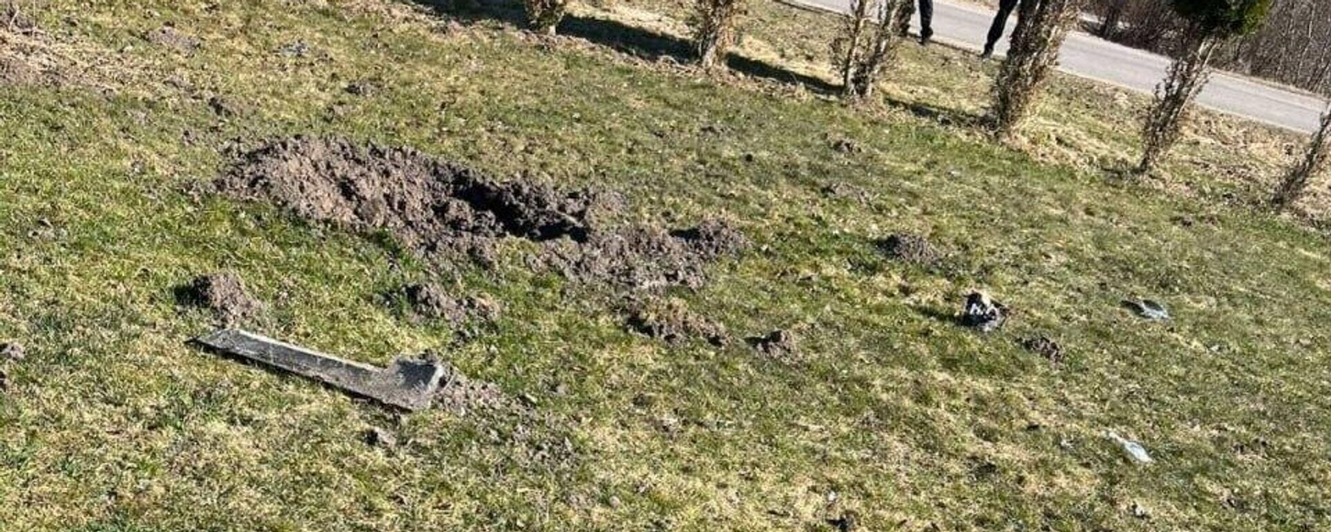 Обломки упавшего дрона в Силмалской волости Резекненского края Латвии - Sputnik Латвия, 1920, 24.04.2026