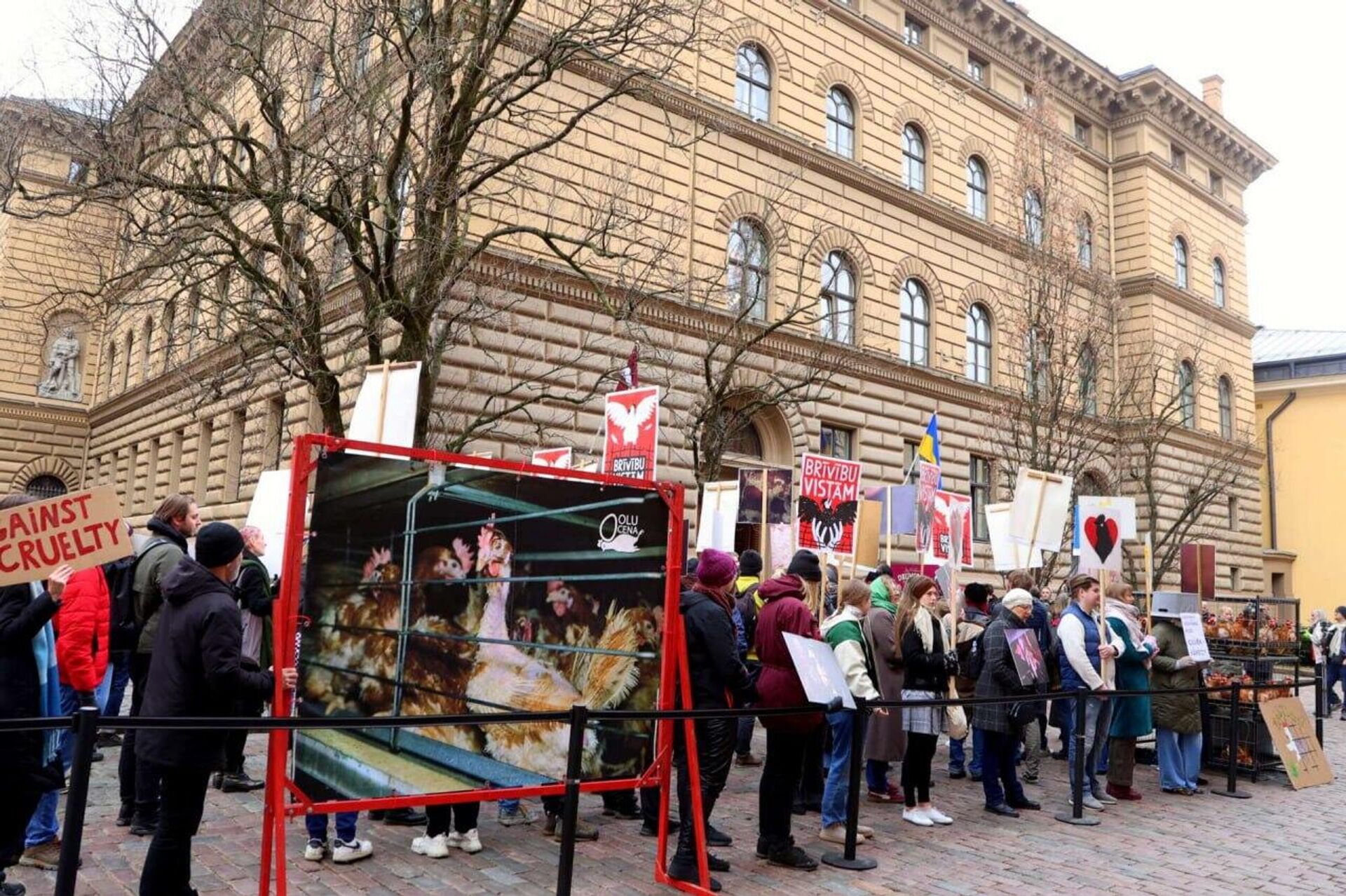 Акция в Риге в защиту кур - Sputnik Латвия, 1920, 02.04.2026