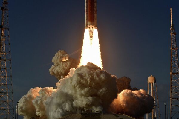 На фото: запуск корабля Orion в рамках миссии Artemis II - Sputnik Латвия