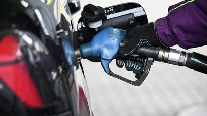 Заправка автомобиля на АЗС