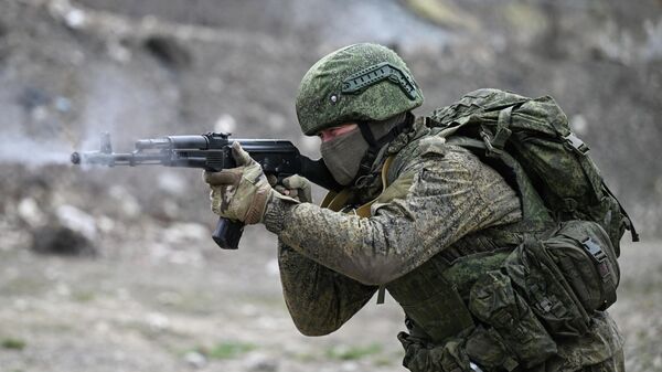 Боевое слаживание штурмовиков группировки войск Центр на Днепропетровском направлении СВО - Sputnik Латвия