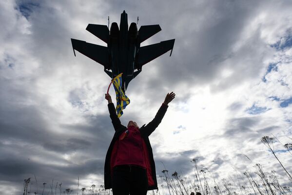 Истребитель Су-30СМ пилотажной группы Русские витязи - Sputnik Латвия