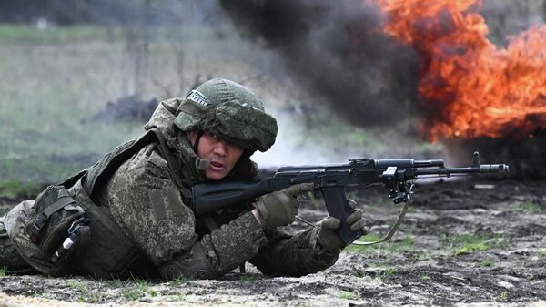 Боевое слаживание штурмовиков группировки войск Запад на Краснолиманском направлении СВО - Sputnik Латвия