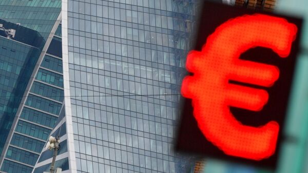 Электронное табло с символикой евро - Sputnik Латвия